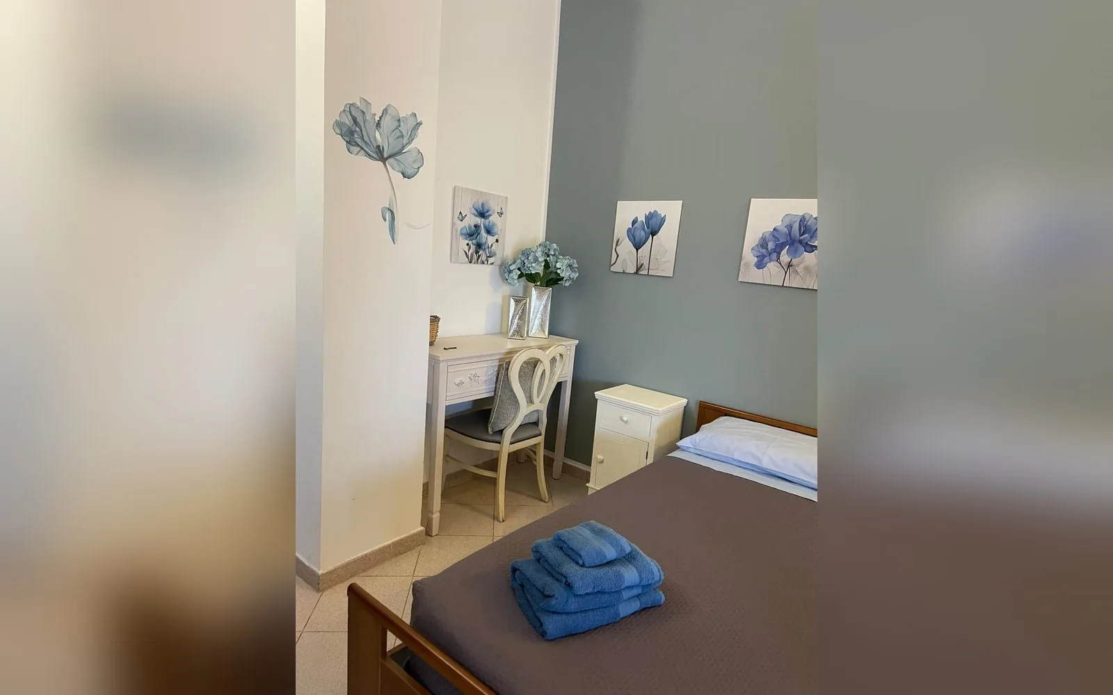 Angolo scrittoio della camera matrimoniale, foto 4